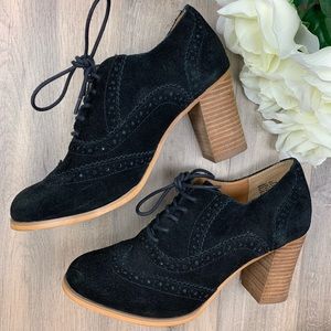 Suede Upper Wing Tip stacked heel loafer Pre-loved